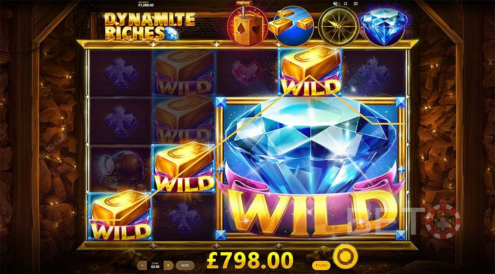 انتظر الانفجار الذي يتسبب في ملء بكراتك برموز جامحة في Dynamite Riches