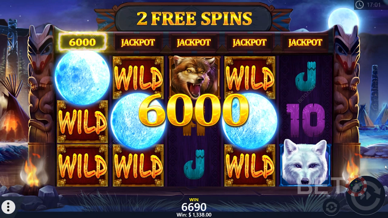 تكافئ رموز اكتمال القمر الجوائز المقابلة في فتحة Wolf Riches عبر الإنترنت