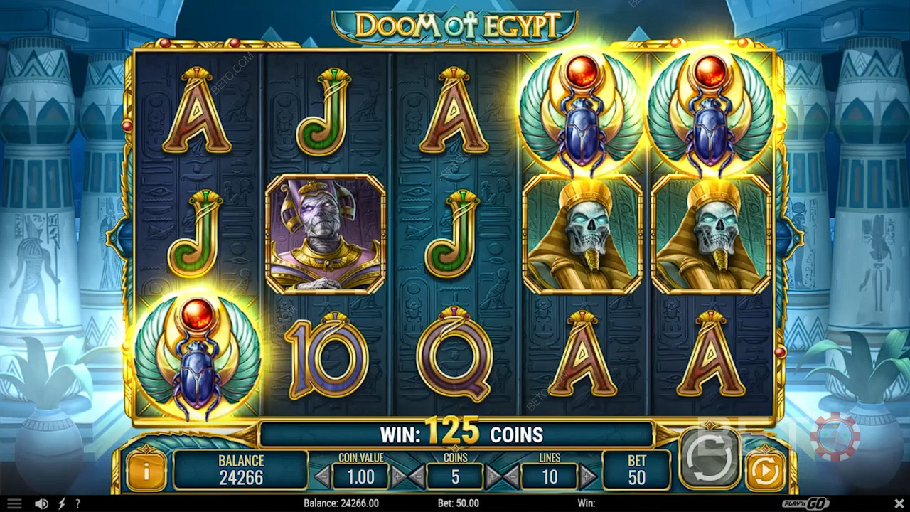 قم بتشغيل الدورات المجانية عن طريق هبوط 3 عناصر مبعثرة أو أكثر في الفتحة الإلكترونية لـ Doom of Egypt